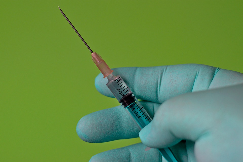 Grčka i Francuska uvode obaveznu vakcinaciju zdravstvenih radnika