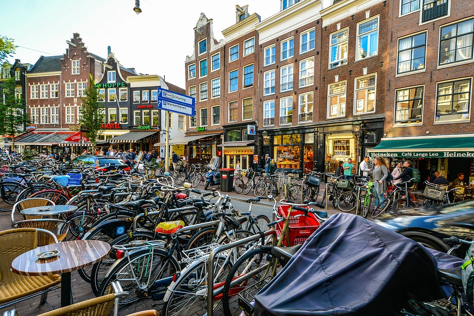 Amsterdam smanjuje broj suvenirnica kako bi obeshrabrio dolaske turista