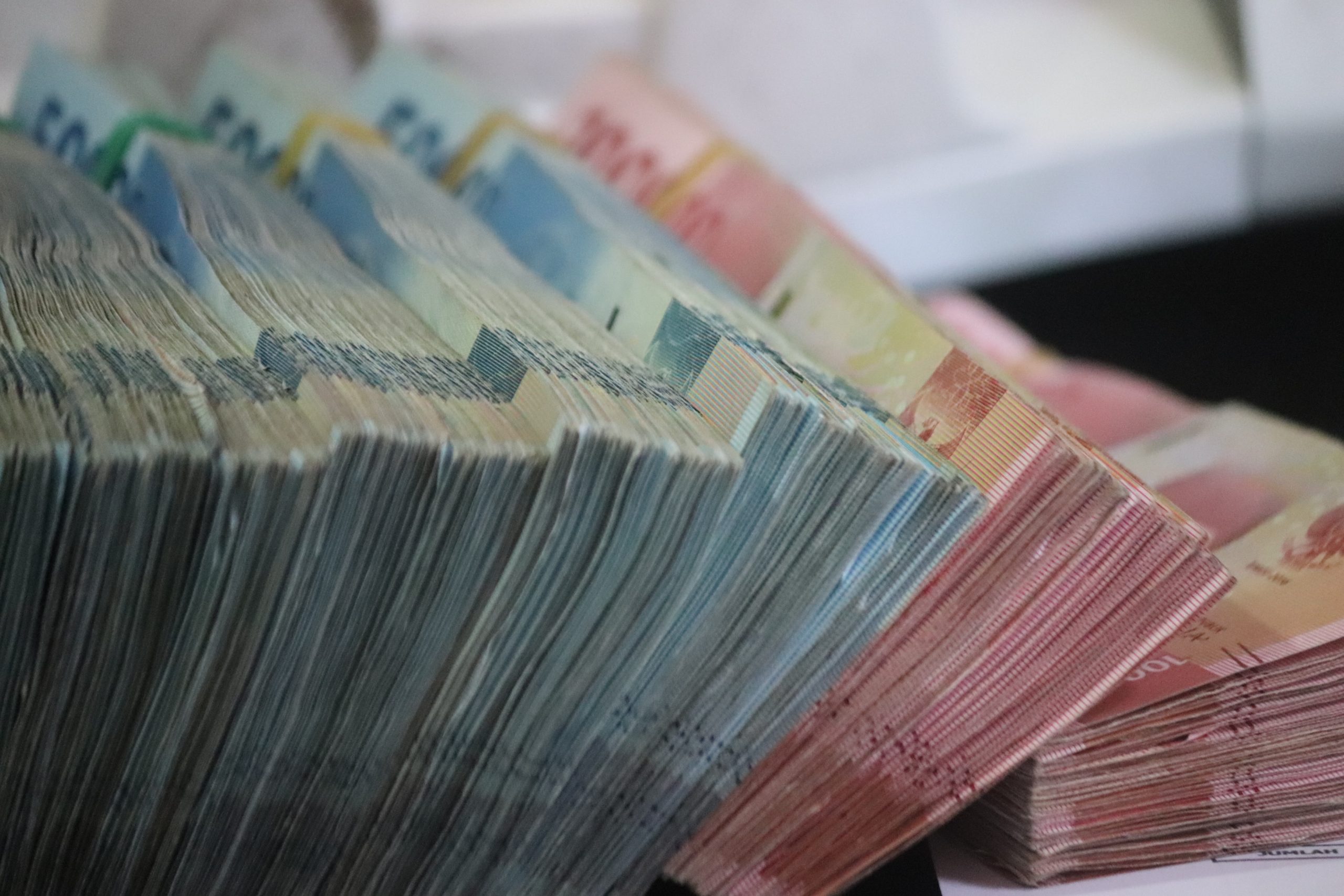 Privreda i stanovništvo Srbije bankama duguje 3.368,4 milijarde dinara